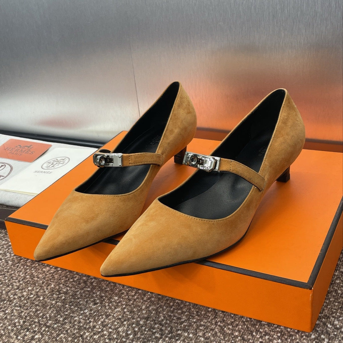 HM 25C Kiara 40 Pump Brown Suede 208276