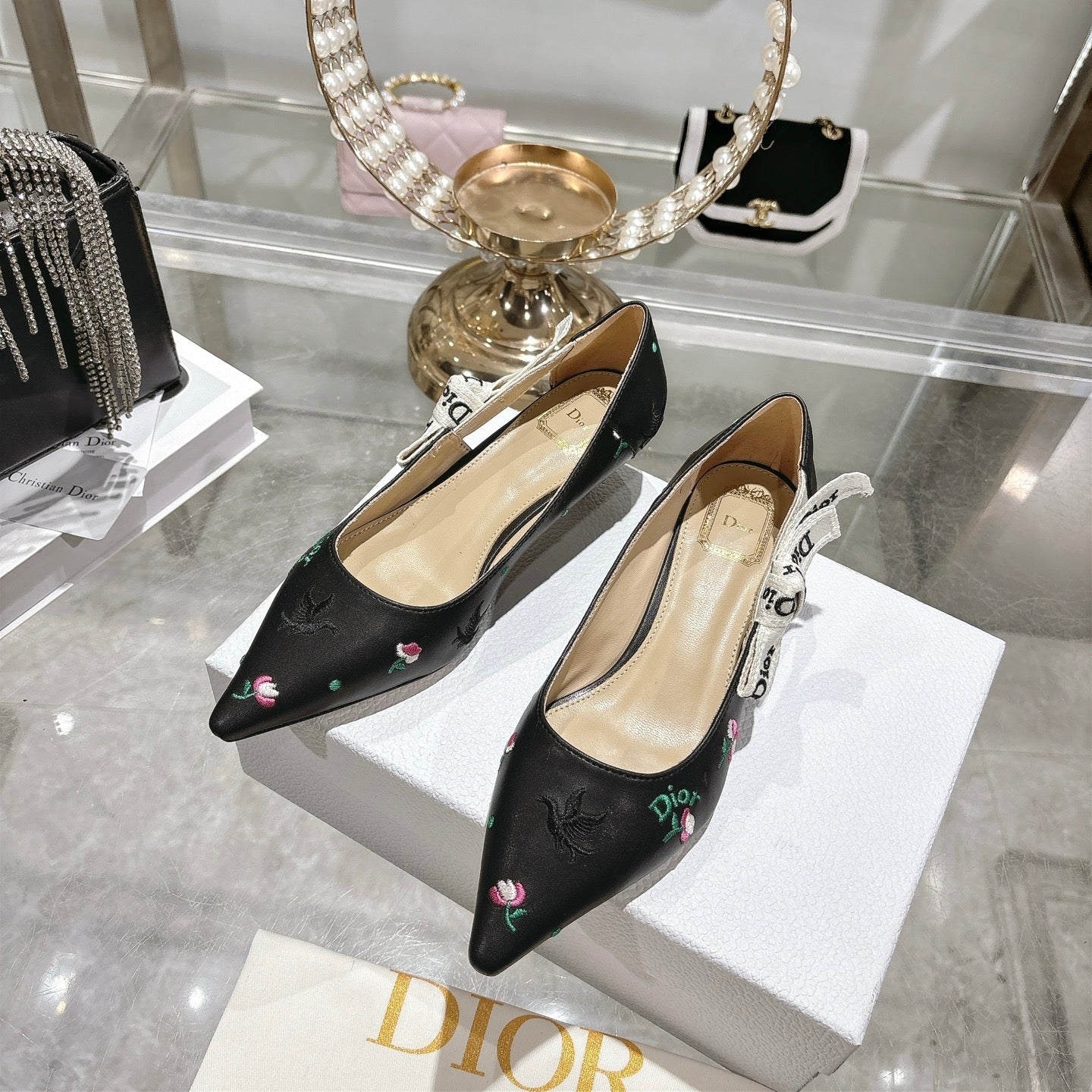 CD 26 High Heel Pump Flower 25 Black Sheepskin Ribbon 679714
