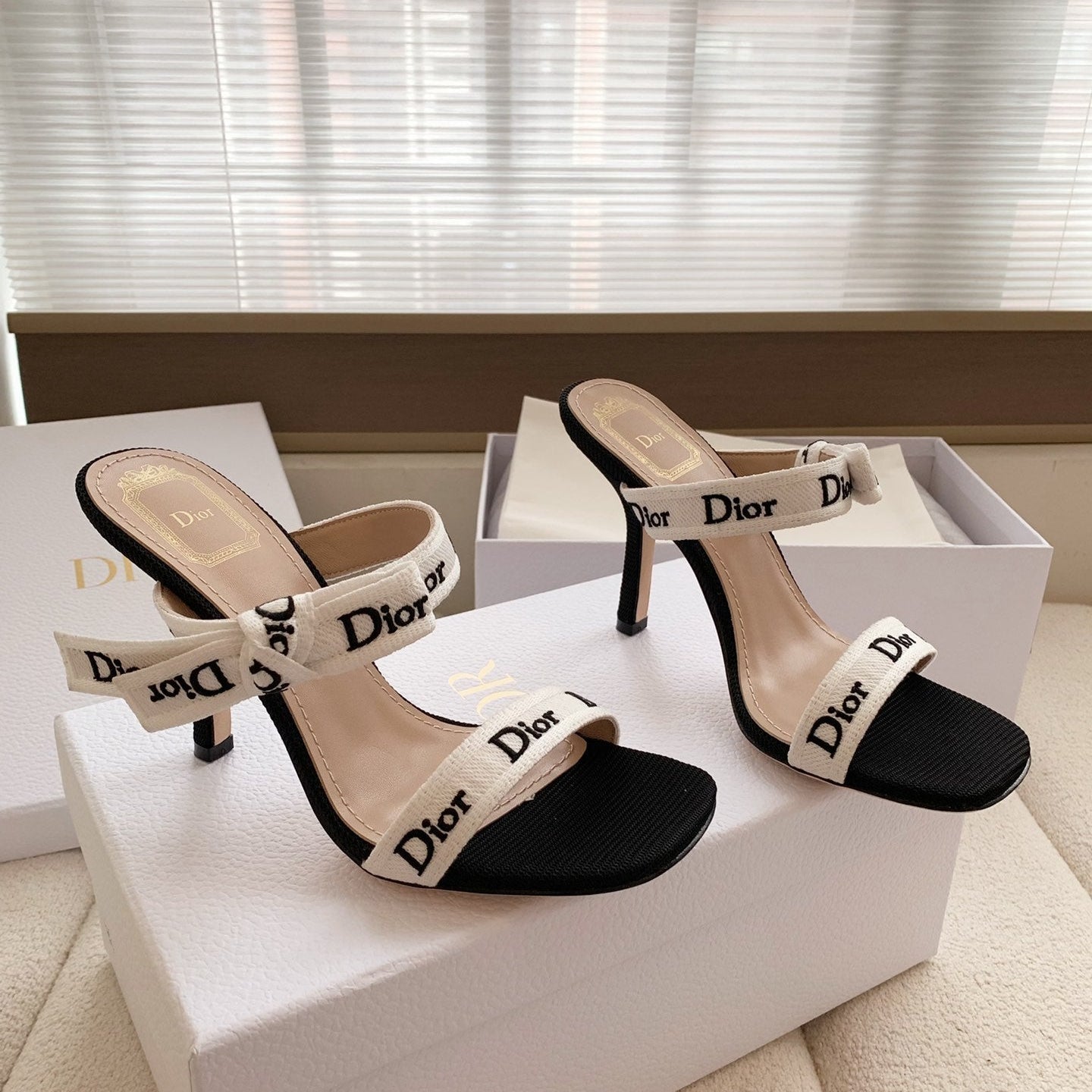 CD 26s High Heel Sandal 100 White Black Canvas Sheepskin  664180