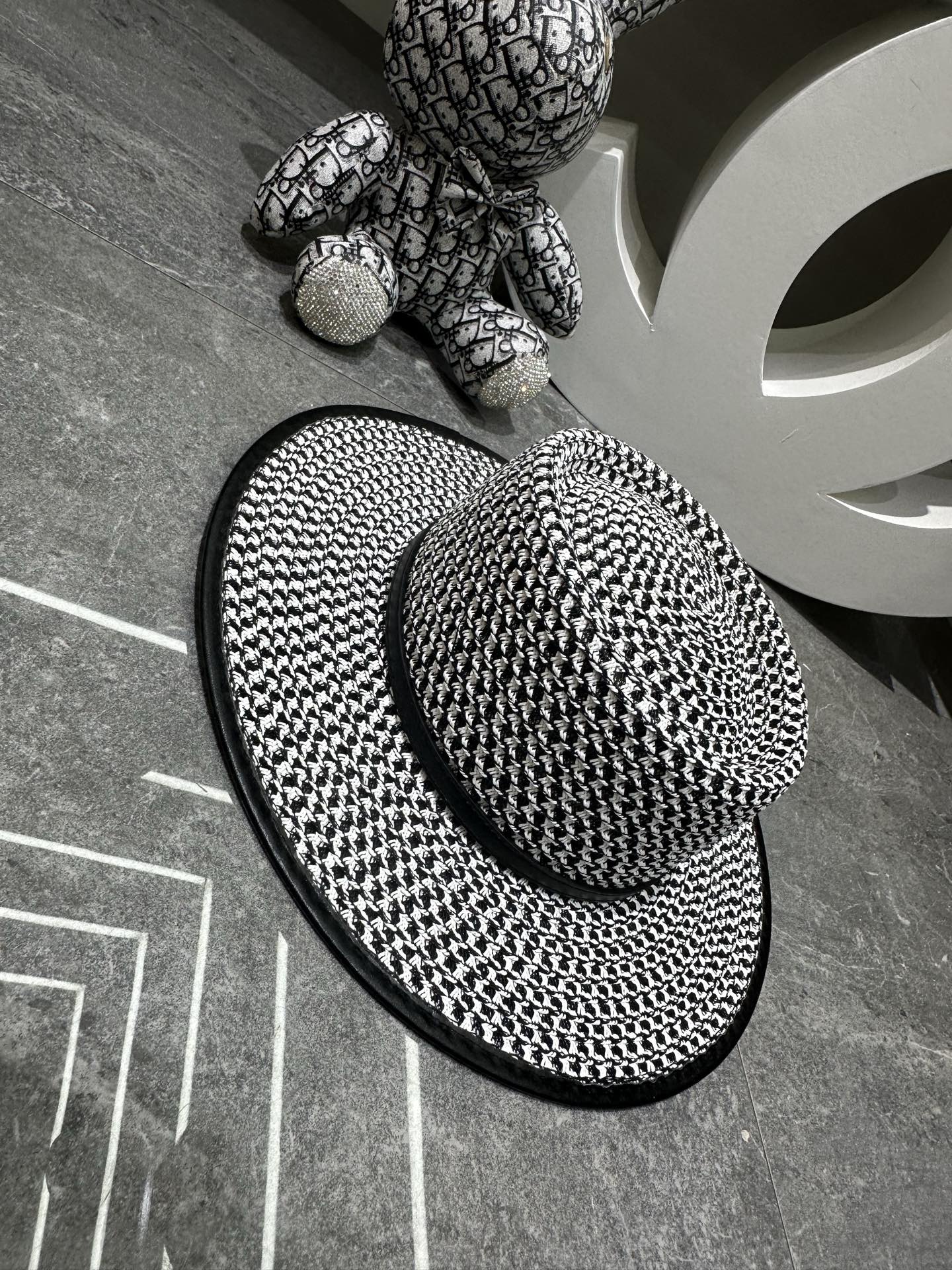 Sailin Concave Top Edged Flat Cap