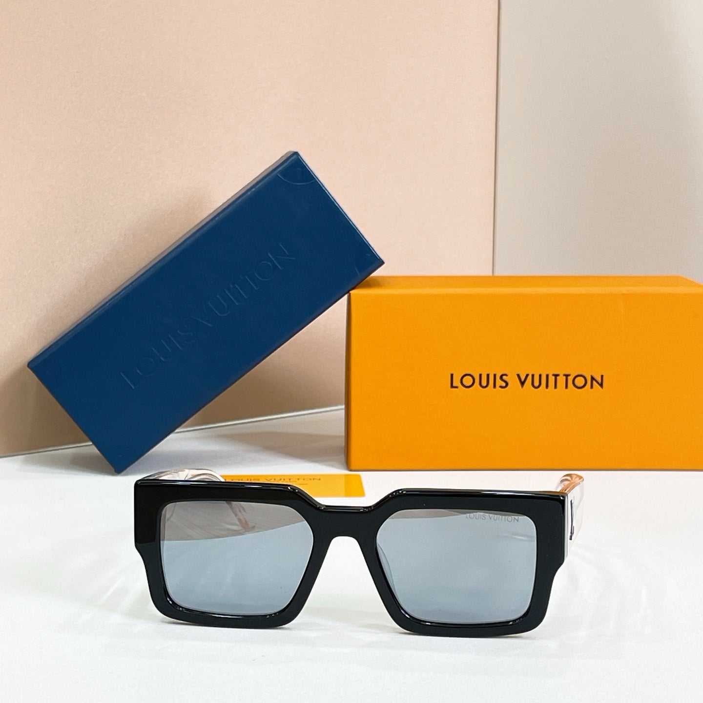 Louis Vuitton Sunglasses-Z1579E